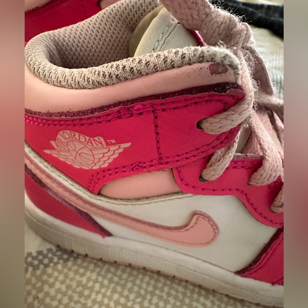 Assorted kids shoes!